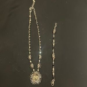 Sorelli necklace and bracelet set… black.